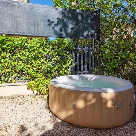 Apartment Jacuzzi Modern Front Sea Private Parking